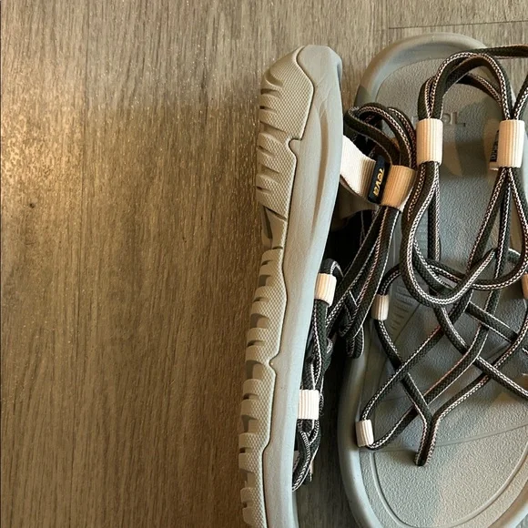 Teva Women's Sandals - green Very comfortable. - Picture 6 of 9